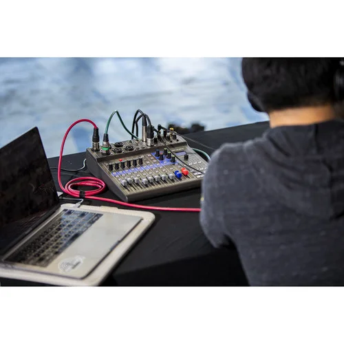 Zoom LiveTrak L-8 Portable 8-Channel Digital Mixer and Multitrack Recorder - Image 4