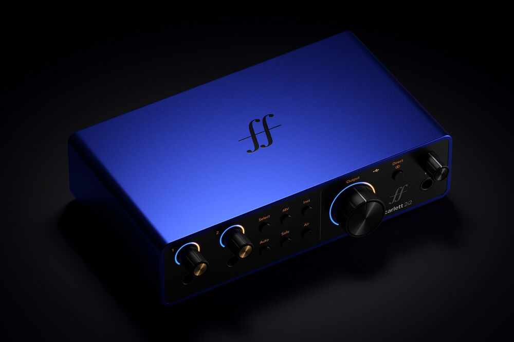 Focusrite Scarlett 2i2 - 25th Anniversary Edition USB-C Audio Interface (4th Generation, ISA Blue) 8 1758811599 IMG 2580786